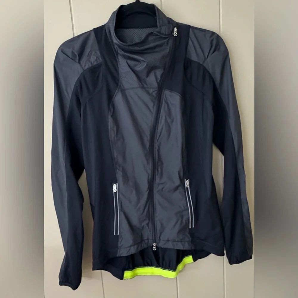 Lululemon Presta Asymmetric Zipper Packable Shirket Running Jacket Size 6 - Picture 12 of 13